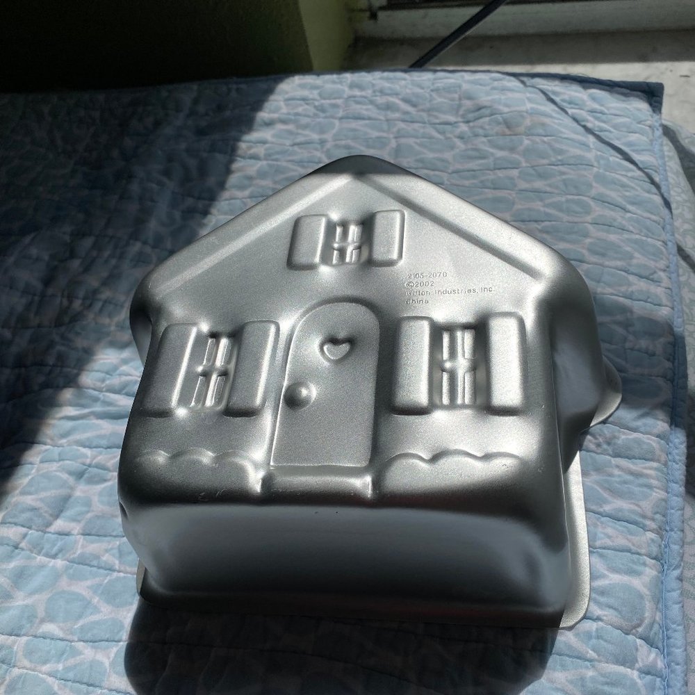 Wilton Aluminum House Mold for Baking 🏠👩‍🍳